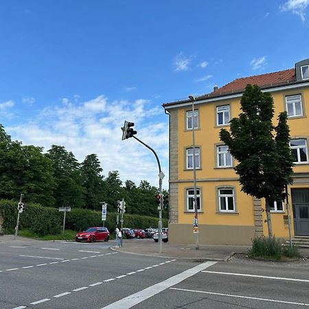 Bella Casa - Business&Family - 2 Zimmer Direkt Neben Schloss, Parkplatz, Smarttv, Netflix, Waschmaschine, 24H Checkin, 71Qm, Kingsizebett, Hotelbettwaesche Ludwigsburg Dış mekan fotoğraf